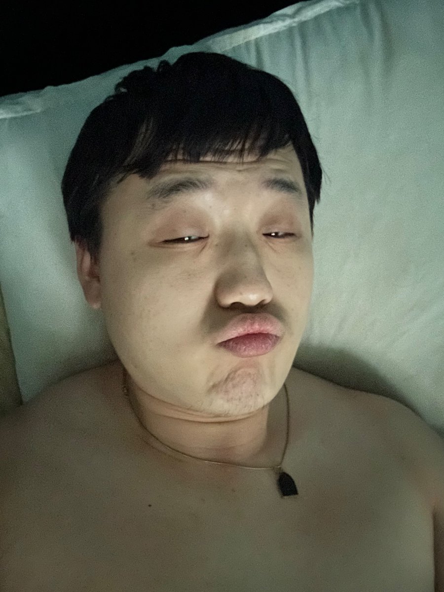 Oroborous17's tweet photo. Asian bangs are never bad https://t.co/JR4Ew0vGLX