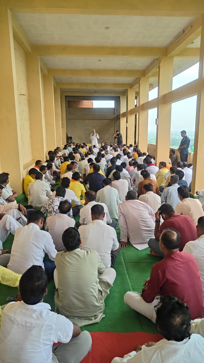 yashnagar01's tweet photo. नरसिंहगढ़ श्री बड़ी हनुमान गढ़ी के परिसर में भाजपा विधायक ने 6 मंडलों की ली बैठक https://t.co/lVG5NWQNdo