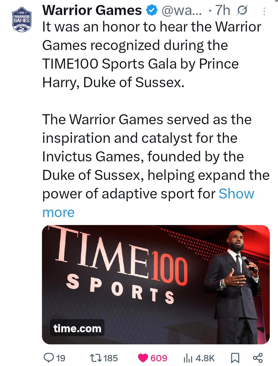 DaimondSussex29's tweet photo. Look  at P.Harry lifting Warrior Games into the global light &amp; giving them their flower👏🏼👏🏼 https://t.co/lbRKcuymJN