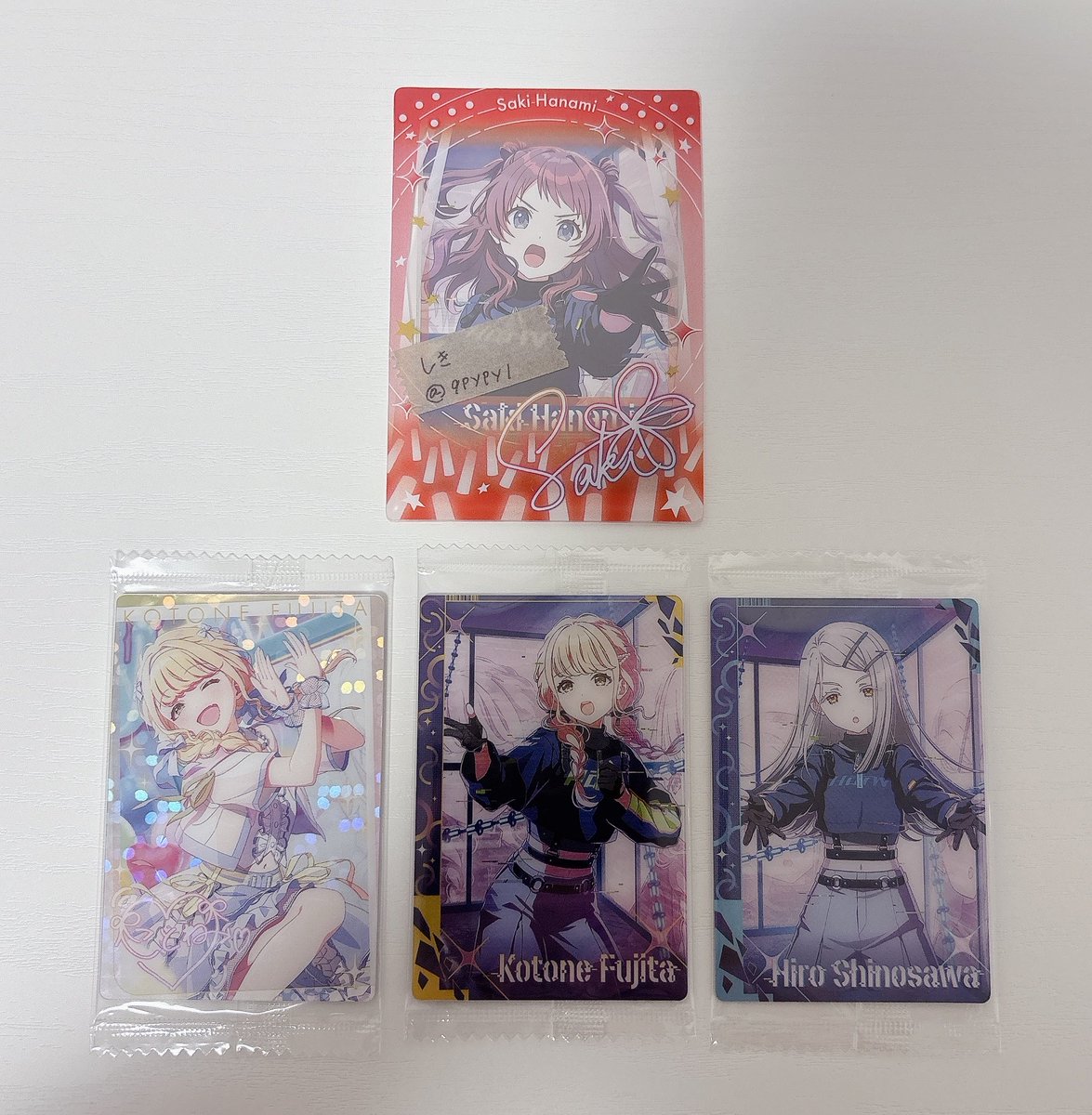 9pypy1's tweet photo. 学園アイドルマスター 学マス スイパラ コラボ カード スナップマイド チェキ めじるしアクセサリー ガチャ 交換

譲 画像1〜4
求 同異種 咲季

同異種交換可能ですが、ものによってはお断りする場合がございます。
郵送交換のみ🙂‍↕️🎀
検索からでもお気軽にお声掛けください！
※リトリン必読です https://t.co/SRplyOOB0L