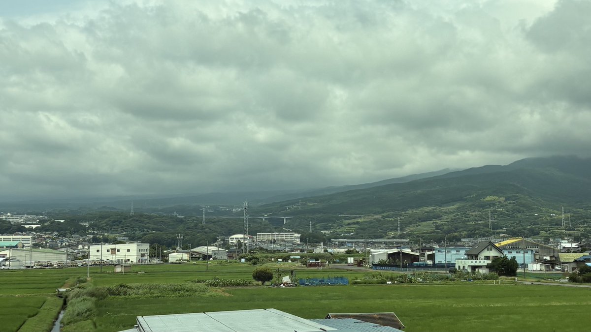 usa5Mmst's tweet photo. 今日の富士山🗻は雲が厚かった！！
静岡公演行ってきまーす！ https://t.co/sGCAzwDVqJ