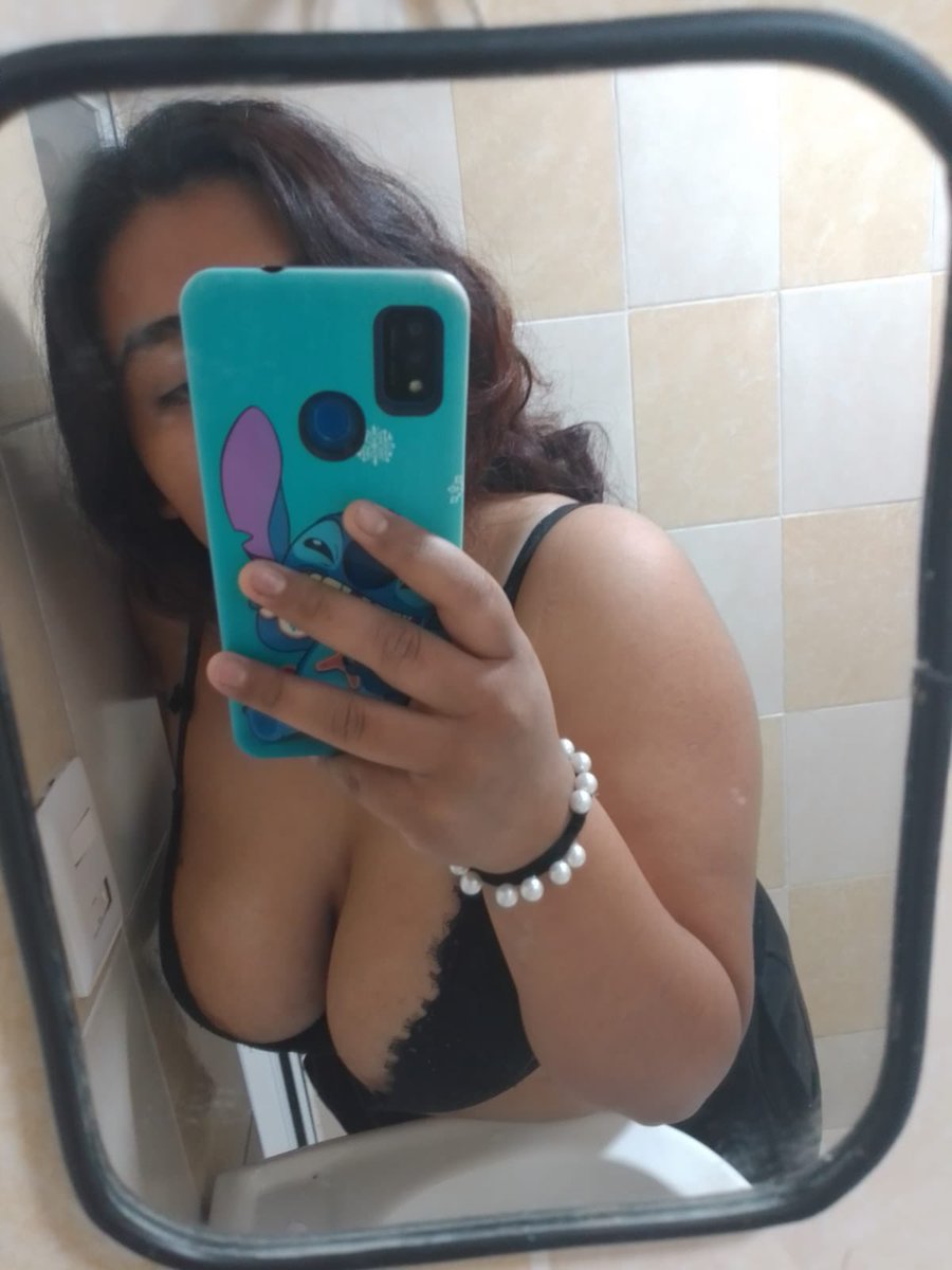 AporteXXXexys's tweet photo. Un seguidor nos manda a su rica y sexy chichona bien cachonda y caliente se ve la nena con sus tetotas y ese culote rico que tiene 🍆🍆🍑🍑🔥🔥🔥 https://t.co/yiOEcpcHfa