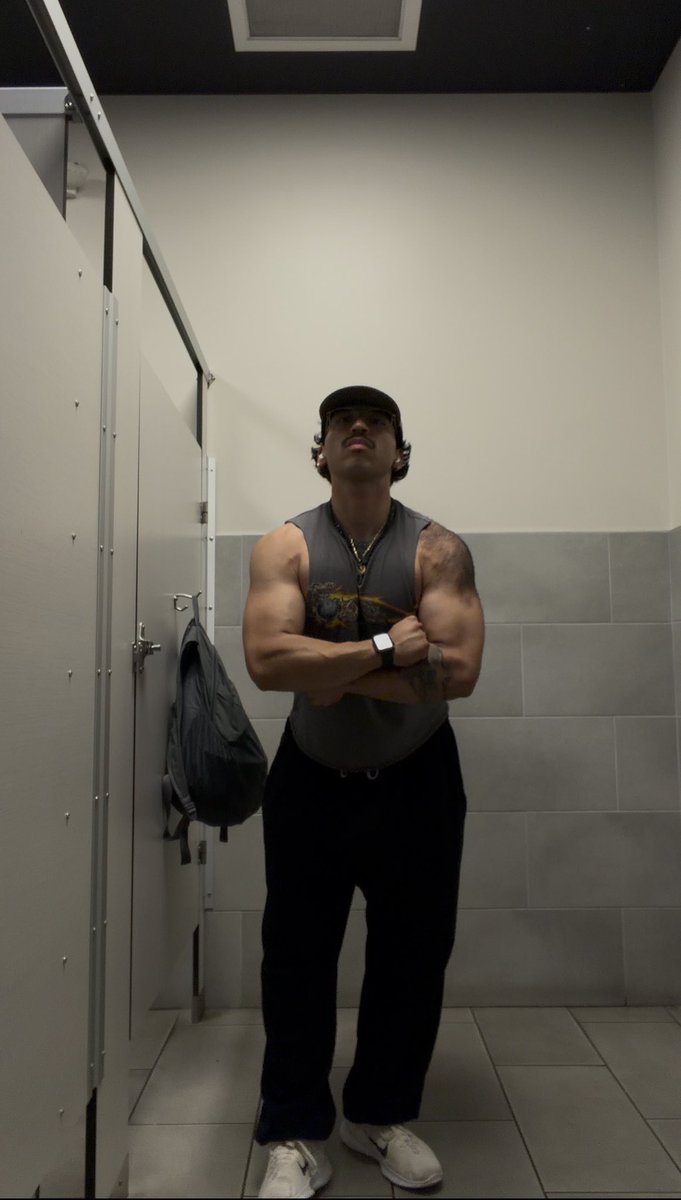 onxxxiz's tweet photo. bark.. bark..
#bi #gay #latino https://t.co/aLNwRW2v2h