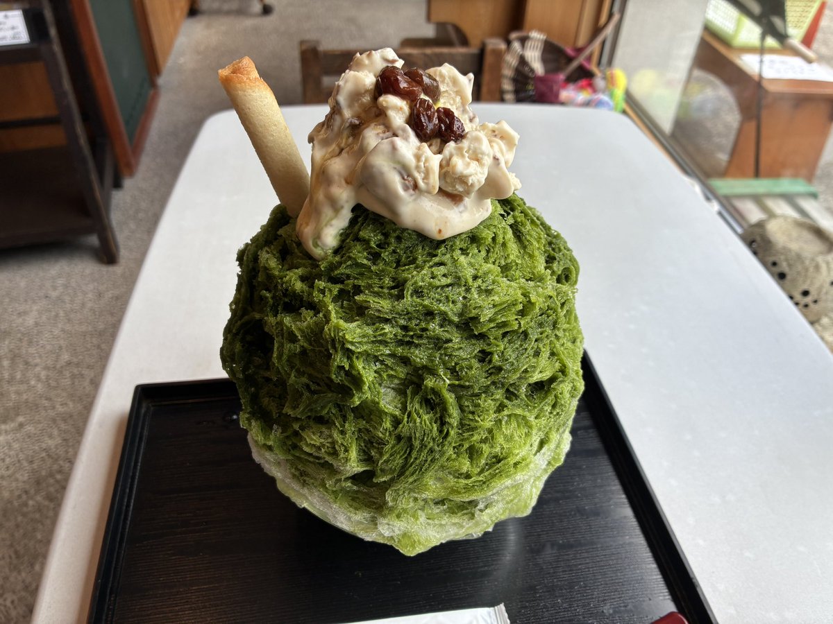 Asapenasa's tweet photo. 今年も石田茶業さんの限定かき氷をいただきました！
クリームチーズと抹茶の相性が最高！！！
隠れたビスケットもめちゃくちゃ美味でした！！！😋

#沼津 https://t.co/LbSLQ9N7YF