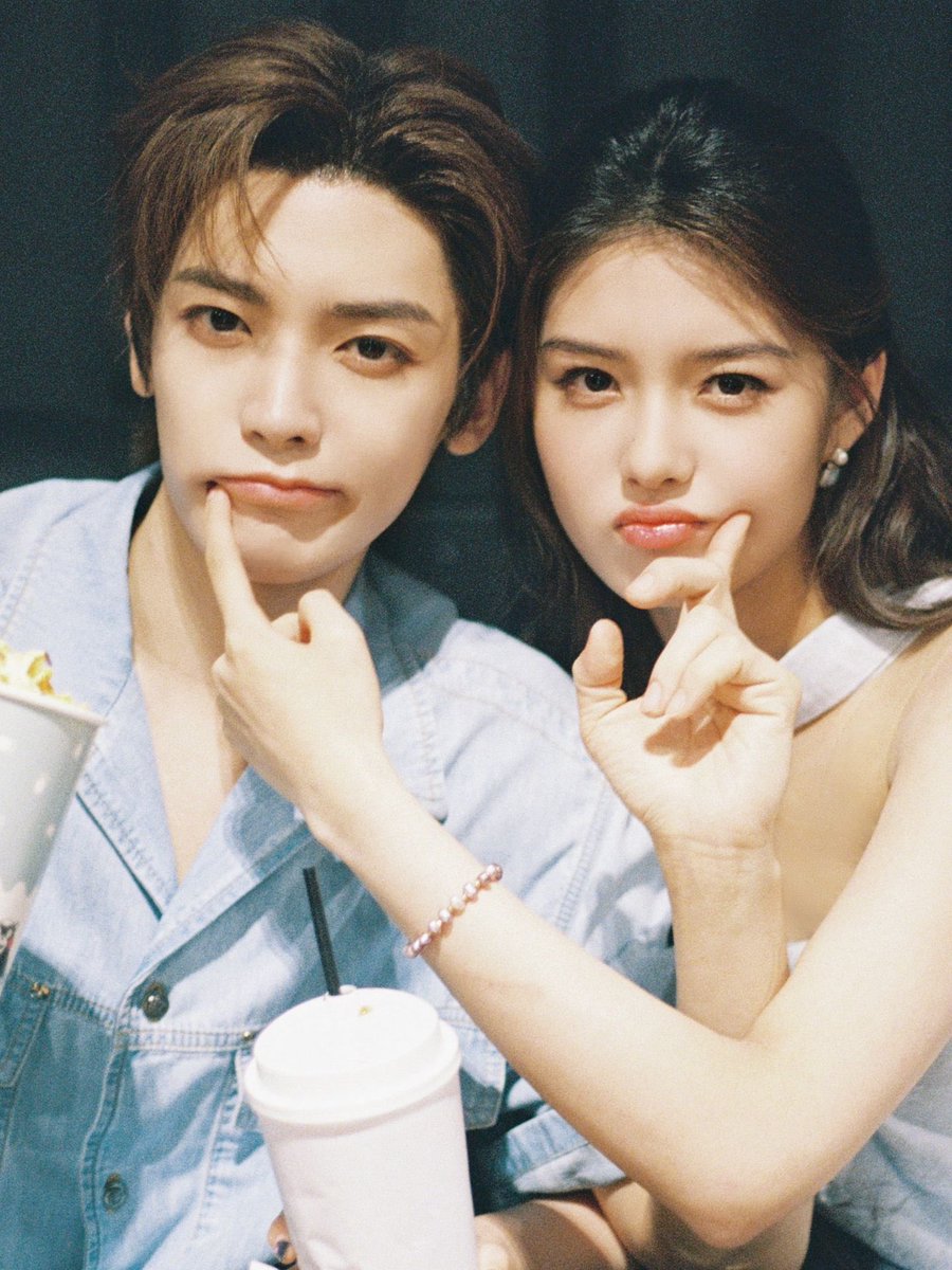 marshoum's tweet photo. 260718 작골 도우인  🆙

행복이 찾아오길 바랐더니, 
결국 내 곁에 나타난 건 바로 너였다.

#후명호 #侯明昊 #HouMinghao #작골 #雀骨 https://t.co/tiKHrObvyR