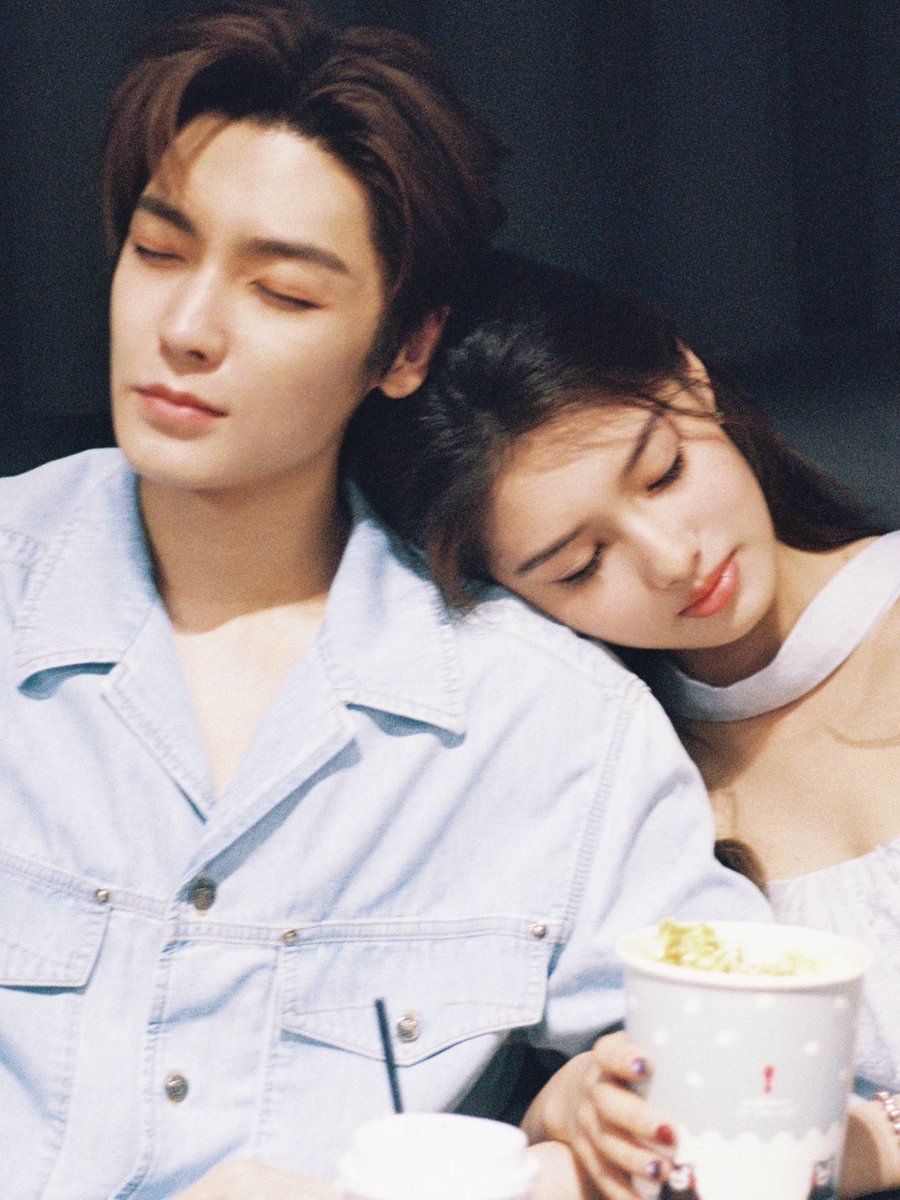 marshoum's tweet photo. 260718 작골 도우인  🆙

행복이 찾아오길 바랐더니, 
결국 내 곁에 나타난 건 바로 너였다.

#후명호 #侯明昊 #HouMinghao #작골 #雀骨 https://t.co/tiKHrObvyR