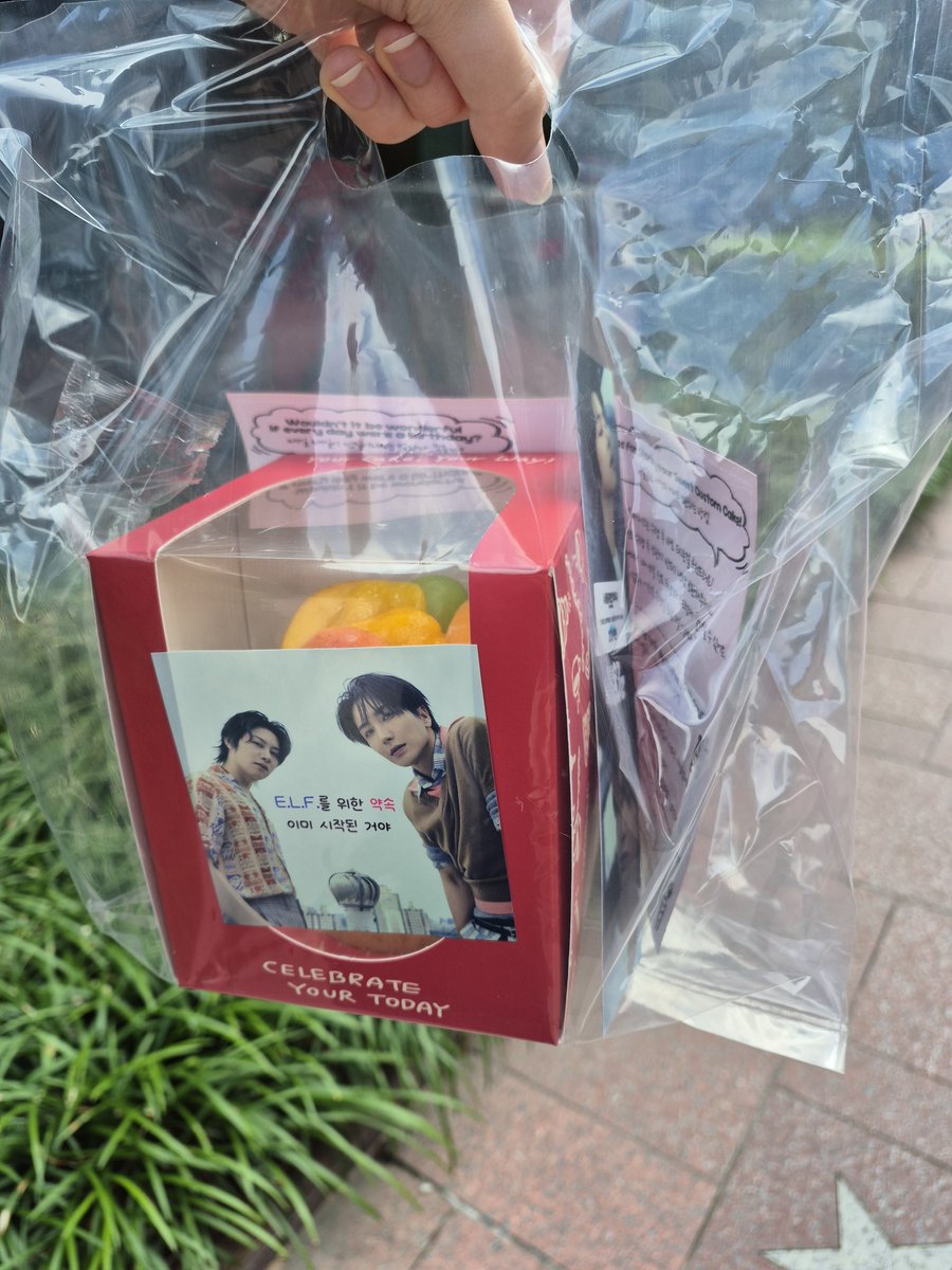 binuee_'s tweet photo. 260718 음중 너를 위한 약속 사녹 후기!
라이브 너무 잘했구.. 세트에서 돈 냄새가 났다 살짝 감동함 엄청 크고 으리으리하길래
엔딩 요정 때 웃겼음ㅋㅋㅋㅋ
케이크 감사합니당 💙 https://t.co/zHMiefEg9K