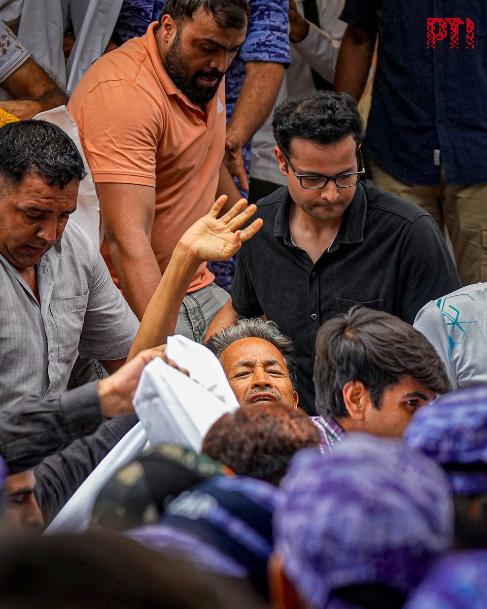 PTI_News's tweet photo. PTI PHOTOS | Activist Sonam Wangchuk was shifted to the Safdarjung Hospital on July 18 after his health deteriorated on the 21st day of his indefinite hunger strike at Jantar Mantar in New Delhi, with the police citing medical advice and directions of the Delhi High Court.

(Photos: Salman Ali/PTI)

#PTIPhotos #SonamWangchuk #Wangchuk #CJP #JantarMantar