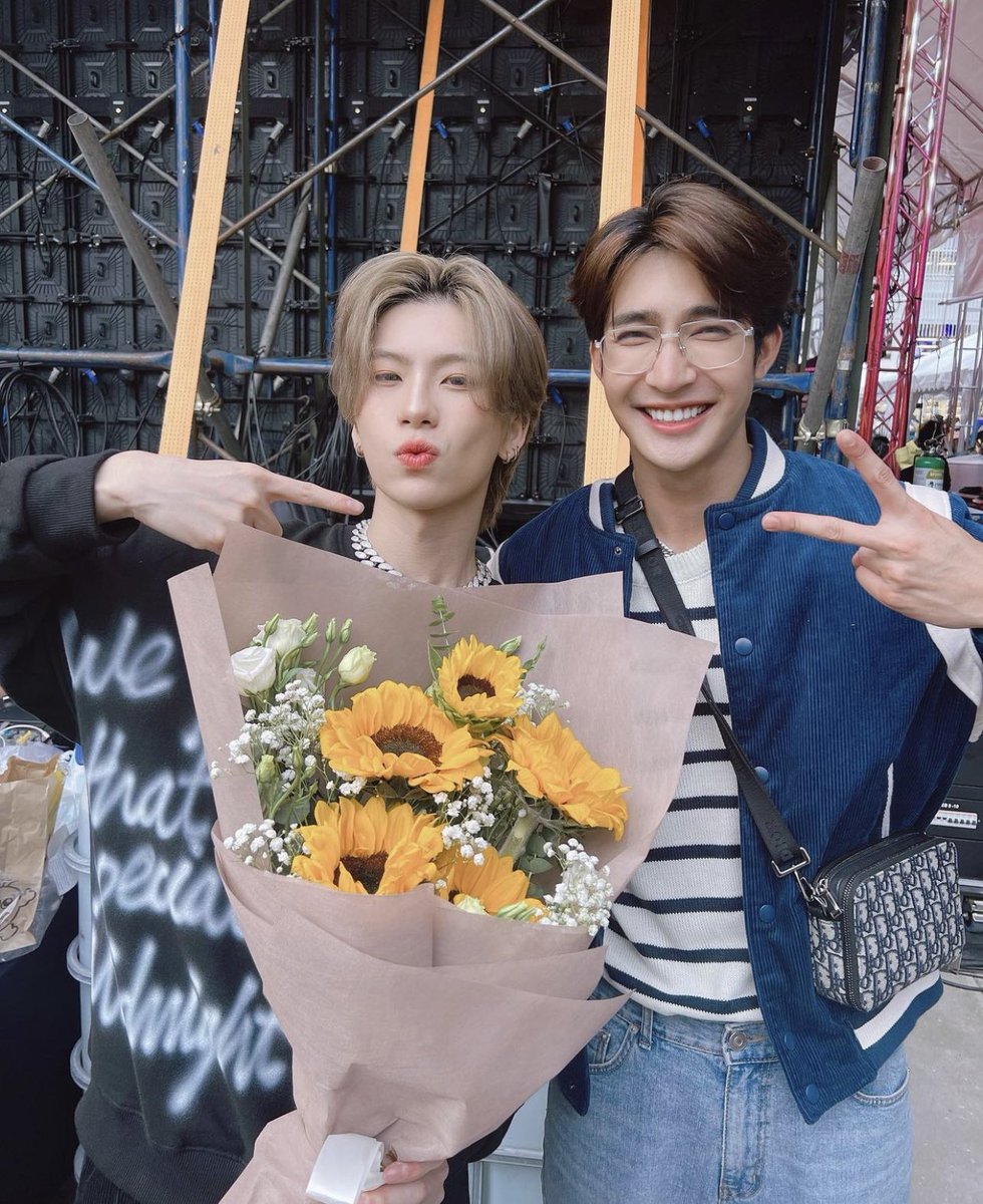 Hong21st's tweet photo. รียูเนี่ยน waterboyy https://t.co/uAw7wA77ne