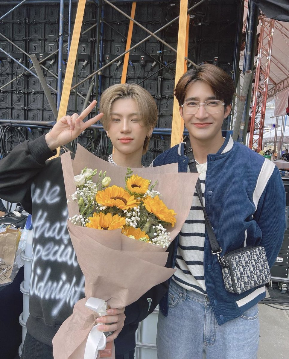 Hong21st's tweet photo. รียูเนี่ยน waterboyy https://t.co/uAw7wA77ne