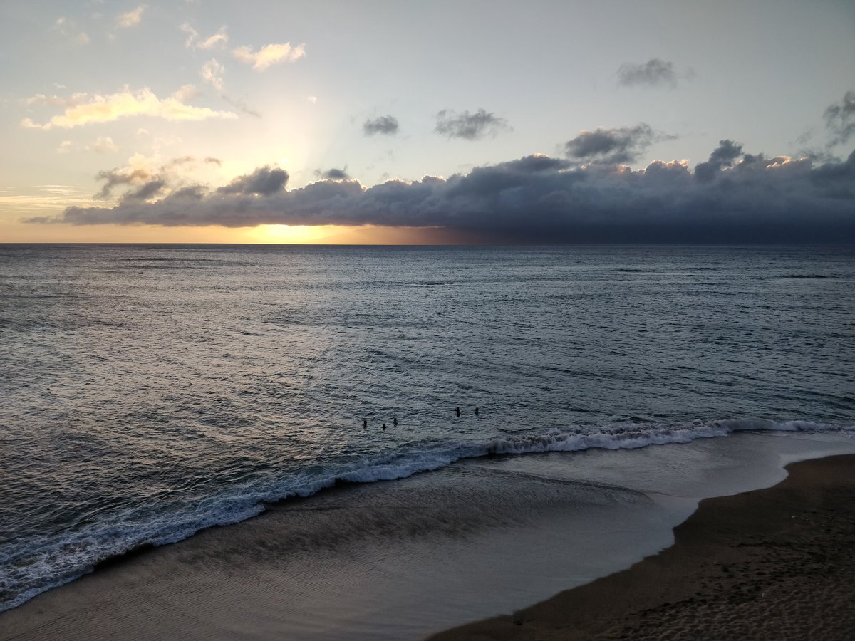 da_gary's tweet photo. Sunset https://t.co/0cxx6zU30F