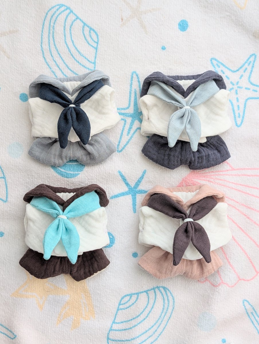 PlusCos_nui's tweet photo. 明日のおでライに持っていく新作のセーラ��服です🏝️
Wガーゼでふんわりした優しいシルエットに仕上げました☁️
ズボンのお尻に環が付いてるので、別売りの帽子の尻尾を着けることも◎
お体のサイズにより、10〜16cmぬいに着用いただけます。

#おでかけライブin札幌つどーむ89 #おでライ札幌 https://t.co/8PNGu8zNGT