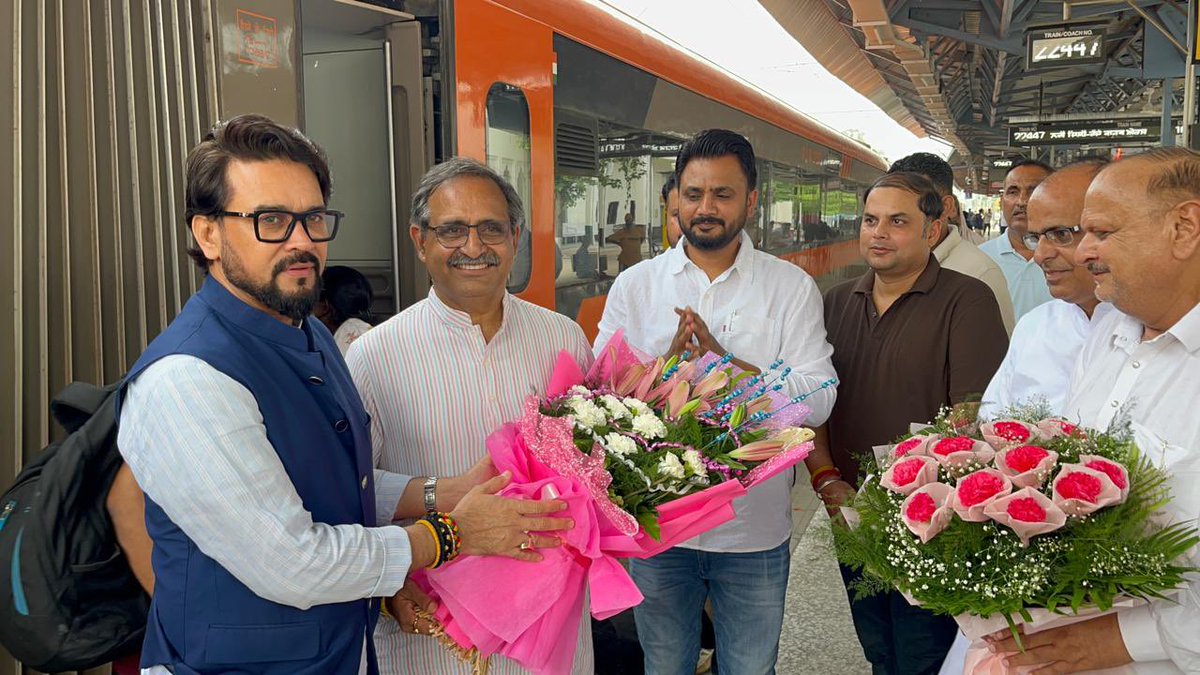 Anurag_Office's tweet photo. आनंदपुर साहिब रेलवे स्टेशन पर श्री अनुराग सिंह ठाकुर का अभिनंदन… https://t.co/9GKM6Dmh6S