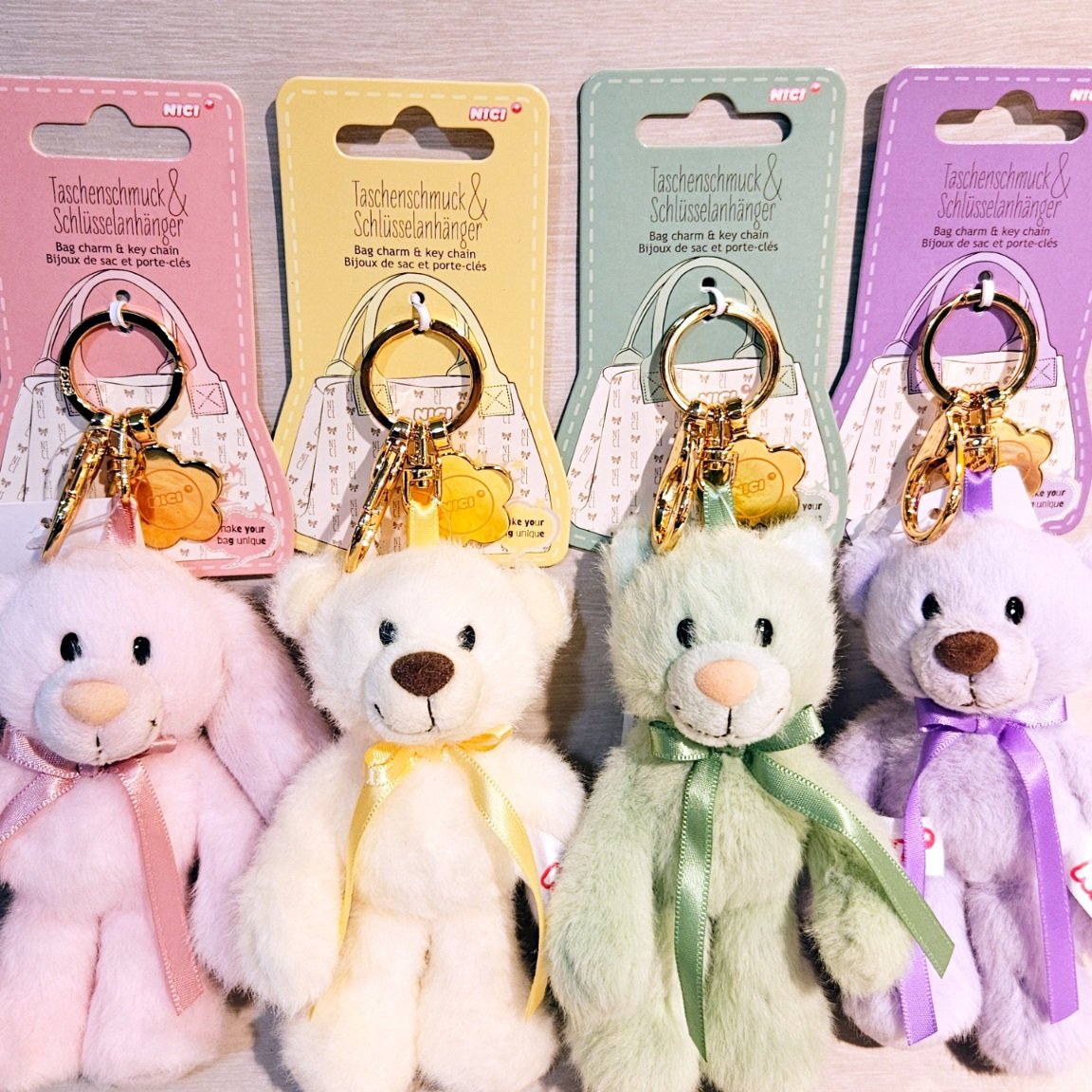 echika_rainbow's tweet photo. 🧸ベアフレンズ26 PriceList

チャーム付キーリング ￥1,850(税込)
🩷バニーピンク
💛ベアイエロー
💚キャットミント
💜ベアライラック

お花のチャームにはNICIロゴも！
バッグ､ポーチ､スマホに付けて
可愛く持ち歩いちゃおーう🦄💎 https://t.co/xcXTbtAN8j