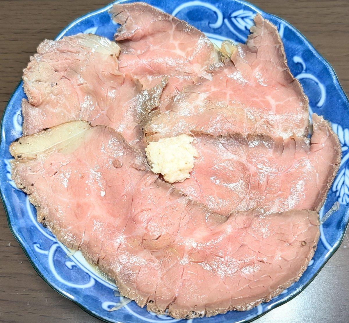 TChan831's tweet photo. 昼すぎまで眠りました😪

過去画像でシツレします

ローストビーフ
※ホースラディッシュ乗せ https://t.co/UeCWLrVXbU
