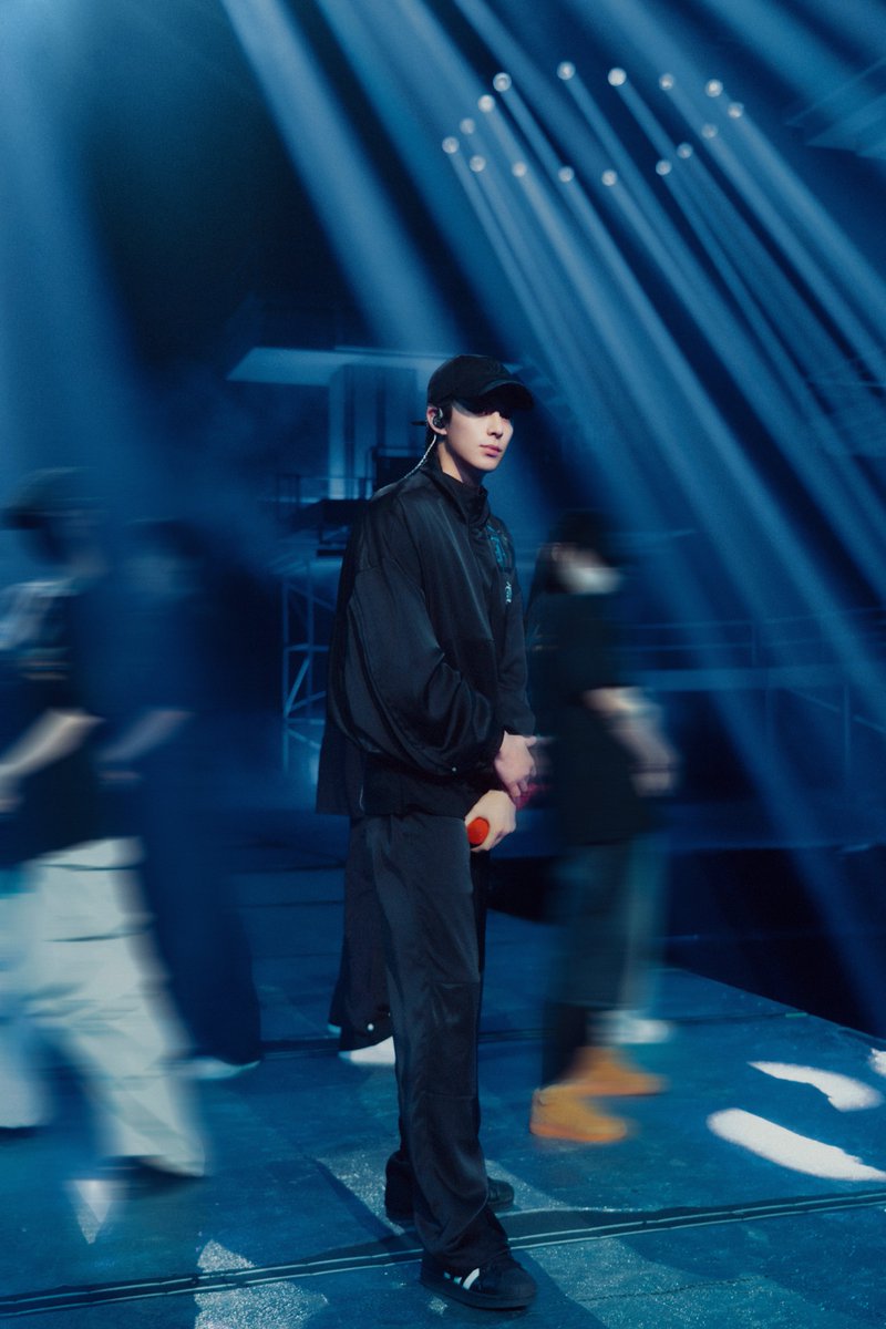 260718 Wang Hedi Studio shares new rehearsal photos ahead of his