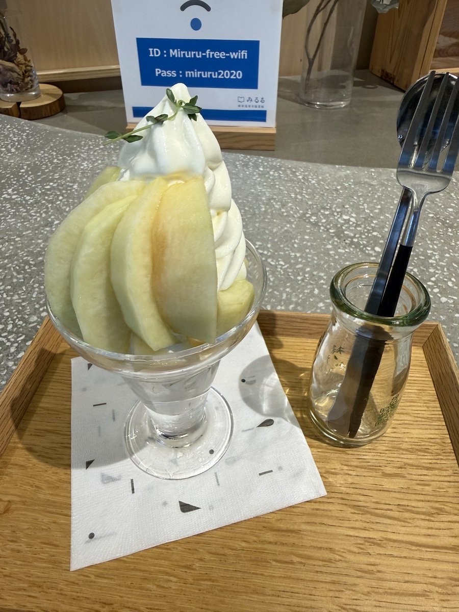 DIY_digigadget's tweet photo. #DGであそぼ
休憩
桃のパフェ https://t.co/jrS9ukkS1v