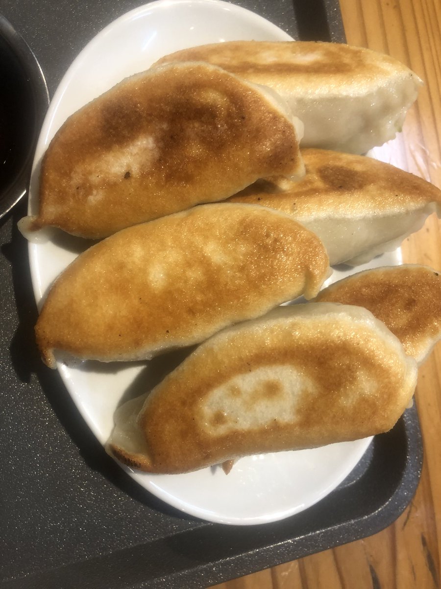 jumbokuwon's tweet photo. 手作りジャンボ餃子の店　くをん
でござい🥟

本日も16時からのオープンとなります🥟

バカデカい餃子を是非食べにいらしてくださいませ😃

お待ちしております♪ https://t.co/5t4pSHimYU