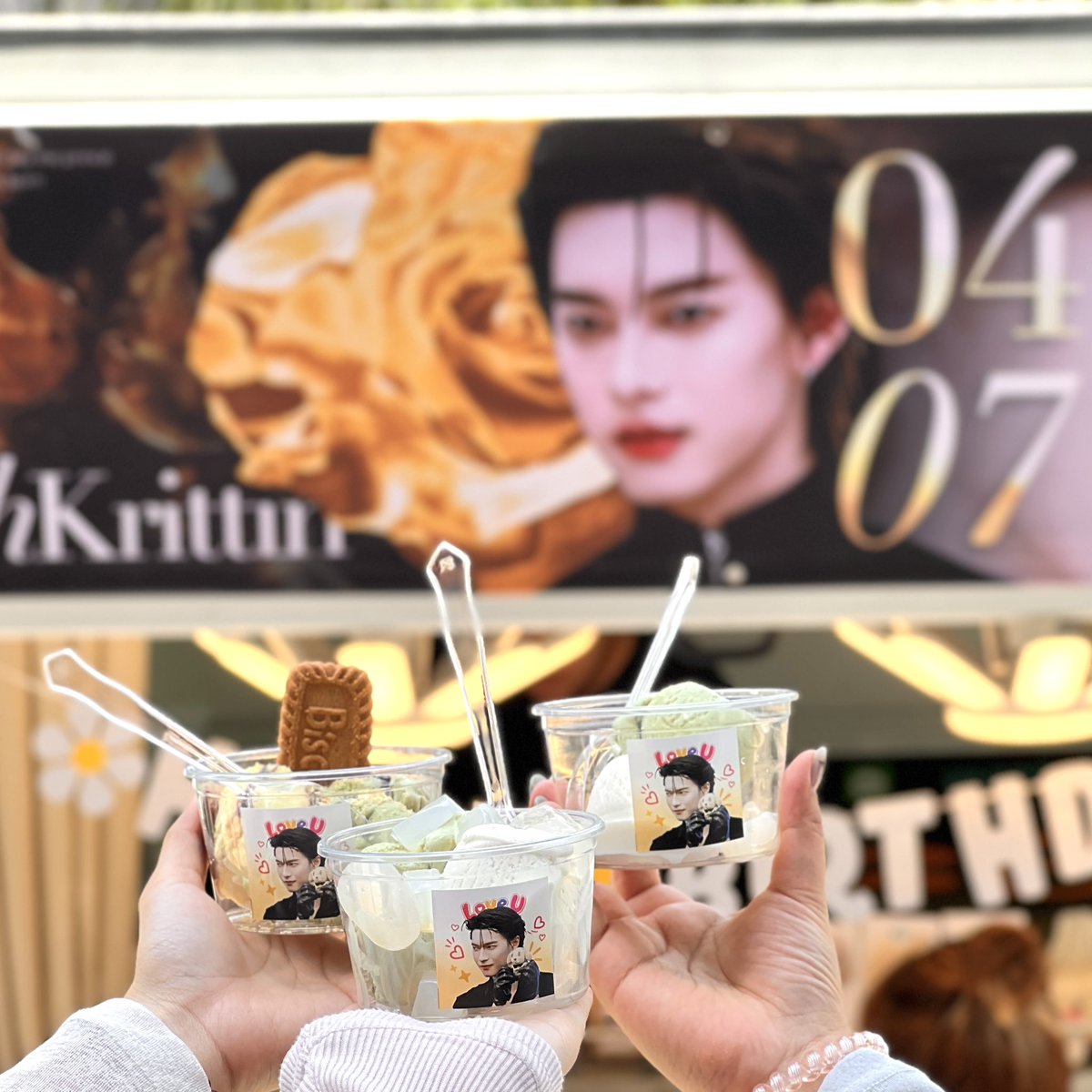 riotsujnoir's tweet photo. The ice cream is sold out 😂 I know the weather is a bit hot, but it's not as hot as the enthusiasm of the Hoopers and BabeHoopers 😎 Thanks team ☺️

#23DegreeOfPOOH
#ppoohkt https://t.co/UARINqNhkK