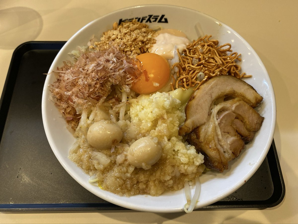 hou_ssbu's tweet photo. グランドスラム行ってきた
店員さん達もグランドスラムのTシャツ着てました https://t.co/NnQwtHmFJN