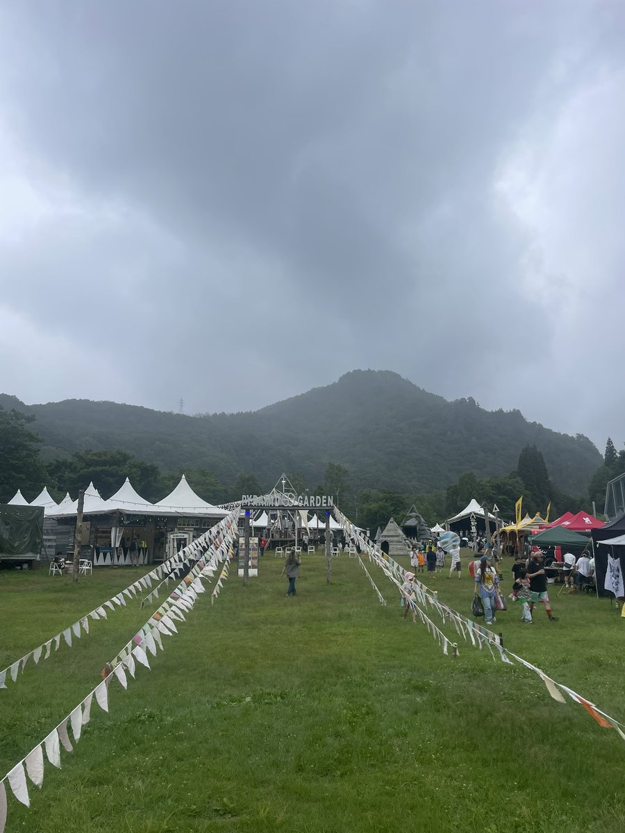 akikuchi210's tweet photo. どーんてーん
#ピラミッドガーデンフェス
#フジロック
#苗場 https://t.co/S9cdbT2LK7