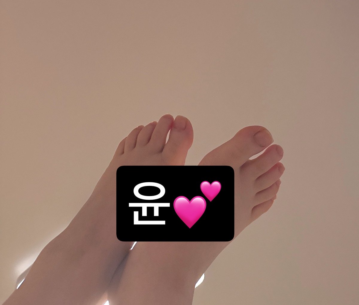 beubeu41765's tweet photo. 발 사진 보면서 싱납하고 도태딸이나 칠래? 근데 니 좆대로 싸진 못하고ㅋㅋㅋㅋ

#상납 #핀돔 #핀섭 #노예 #자지갑 #협박 https://t.co/HyfKgsVe00