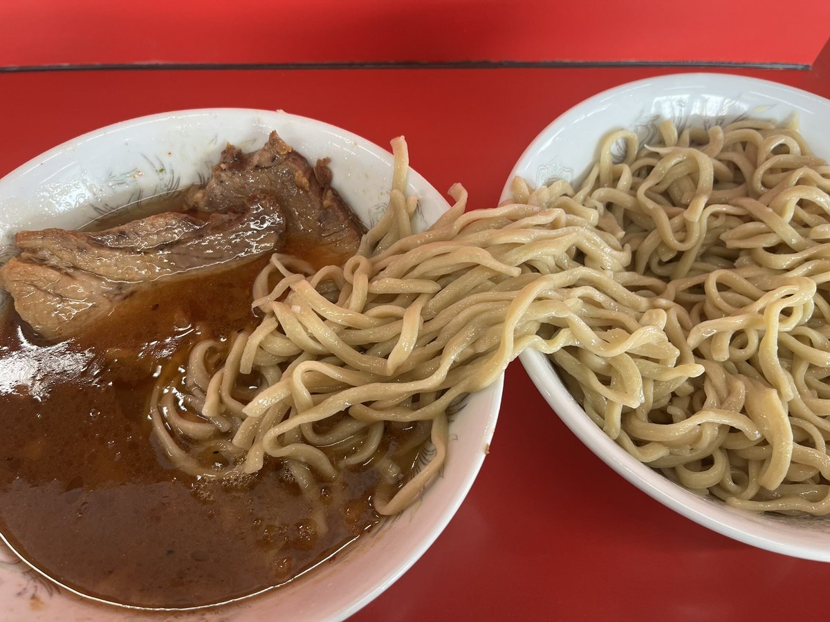 yukki06411541's tweet photo. ラーメン二郎 ひたちなか店
小ラーメン
つけ麺に変更
ニンニク  アブラ

土曜日、午前仕事のみ
終わってすぐ ひたちなかへ
先週はラーメンでしたので、今日はつけ麺

酸味控えめな甘ピリ辛つけ汁
私はもうこのつけ汁のトリコです
麺も超絶に旨いからこれぞ無敵

ひたちなか二郎のつけ麺はまさに極上 https://t.co/pClQPZYGIS