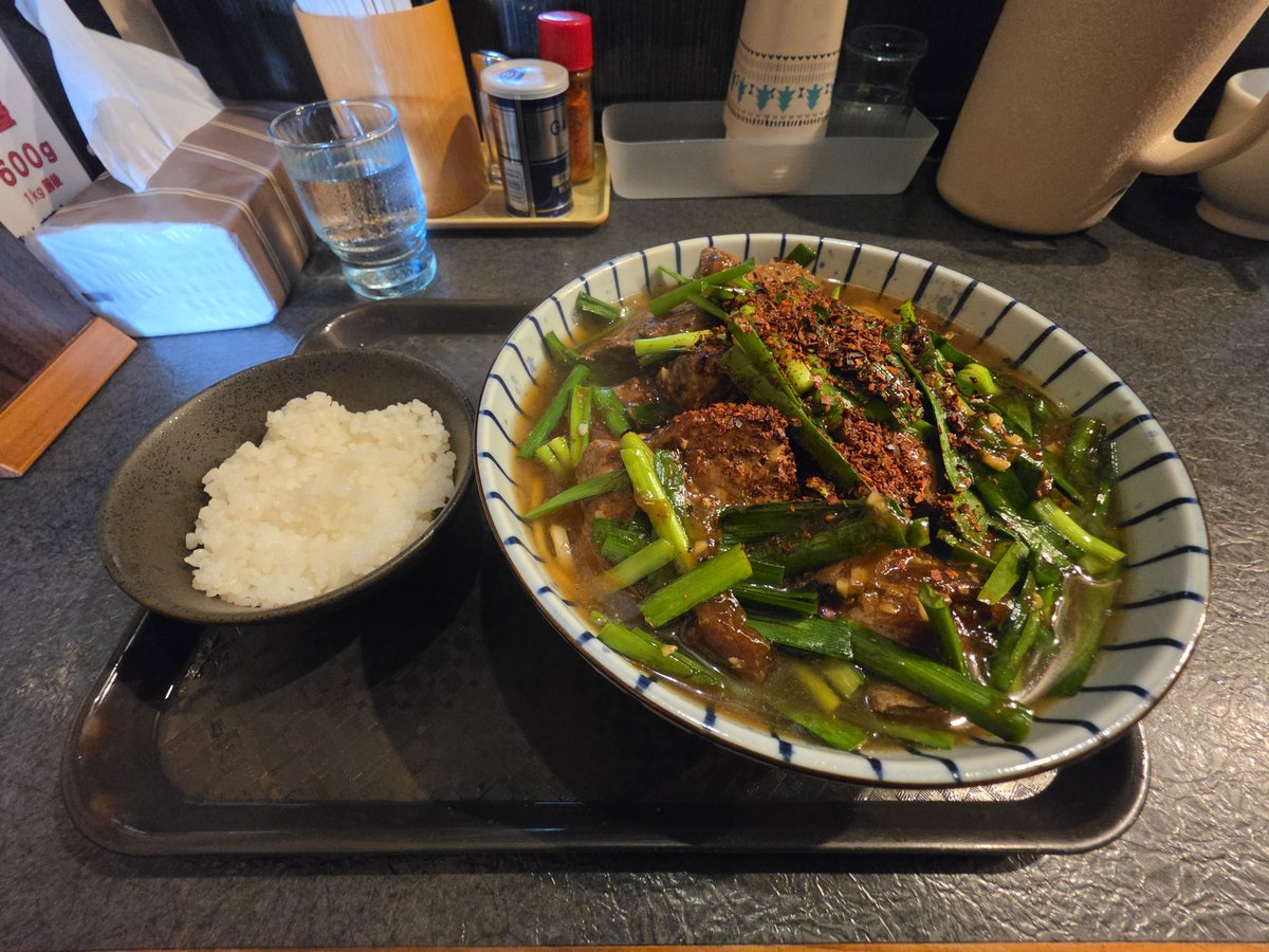 EMTGKinCsxn17Py's tweet photo. 秋田らーめんはま(川越市)
レバニらーめん(小ライス付き)を！
今日のお昼はコチラへ💨自分的には過去一の肉のインパクト😳デカレバーの塊がゴロゴロ🐷この一杯で２年分のレバー食べた気分😅新潟県産レバー500gは伊達じゃなかった✨️美味しかった~御馳走様です🙇‍♂️(新アカ消失旧アカで復活しました🙏) https://t.co/TWB3LjItg3