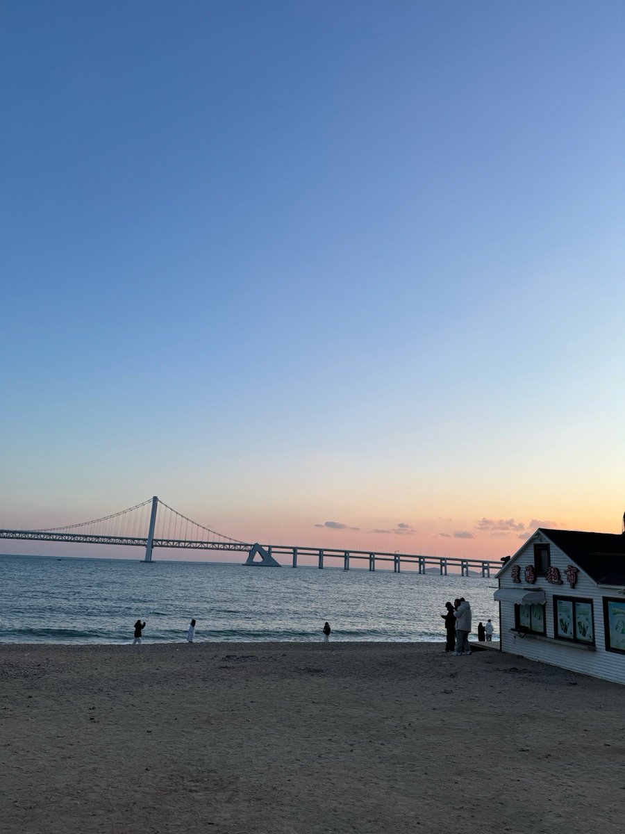 haru1b7v's tweet photo. Road trip mode activated! Just crossed the border into the coastal town, salt air already in my hair https://t.co/5gbadULJee