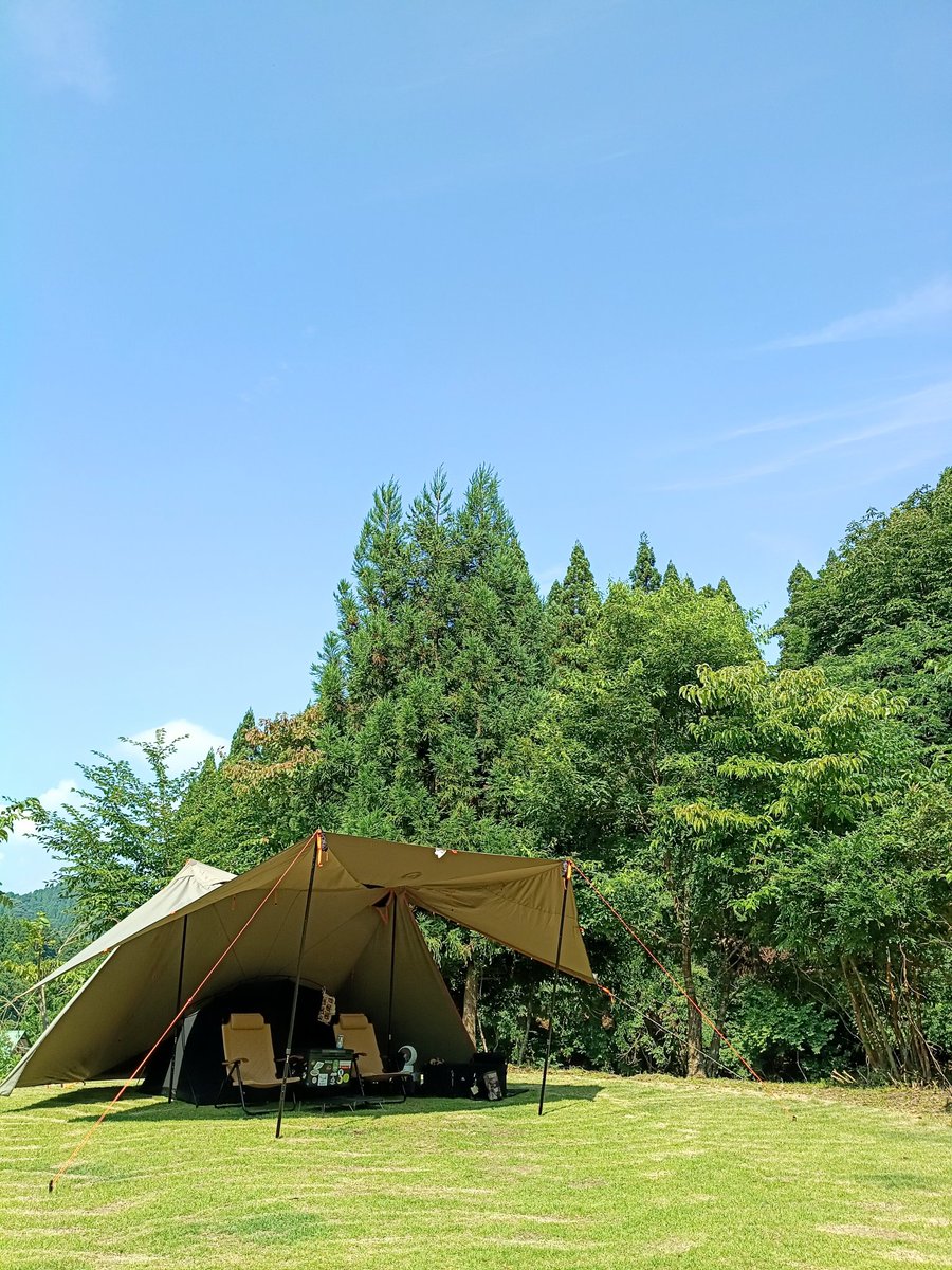 Miyamiya33086's tweet photo. 2泊目設営終了💦
夏キャンプは地獄の設営タイムと分かってるのに来てしまうのよ

でもすぐにシャワー浴びましたので、私の体は清潔にたもたれてます✨️

神様ありがとう

#はしごキャンプ https://t.co/DAtuz4N3M2