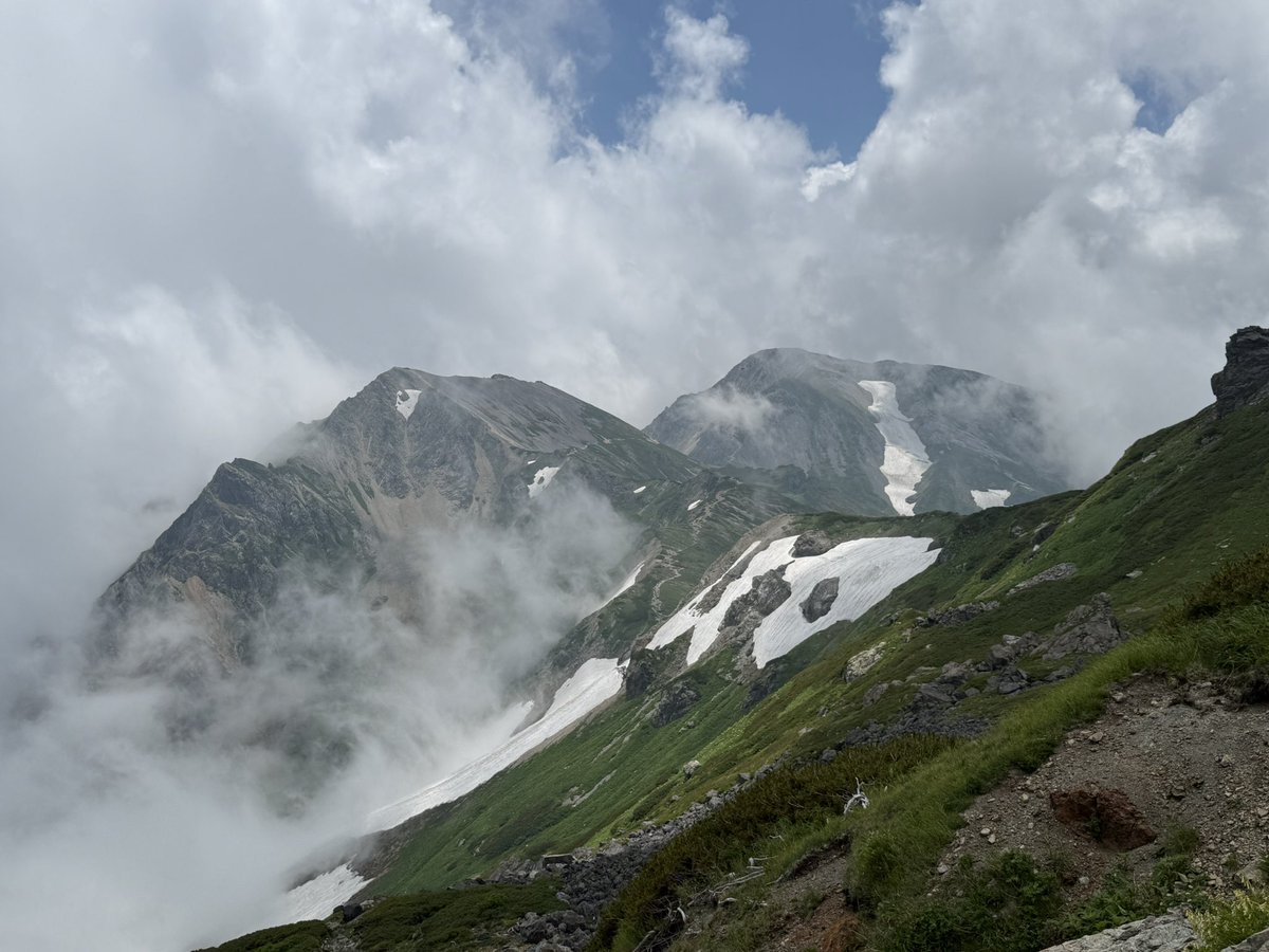 tkd_whisky's tweet photo. 今日の北アルプスは雲は高いですが雨も降らず最高でした⛰️
雪渓歩き楽しかった〜🥾 https://t.co/ukLkfW4JZo