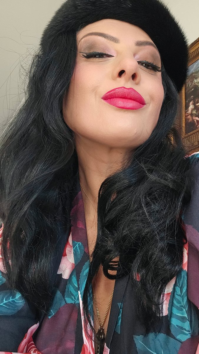Ezada_World's tweet photo. Setting healthy boundaries in a relationship isn't about building walls, it's about creating a strong foundation. When both partners communicate openly, respect each other's needs, and establish clear limits, the connection becomes even more powerful. https://t.co/SFYryFQGhq