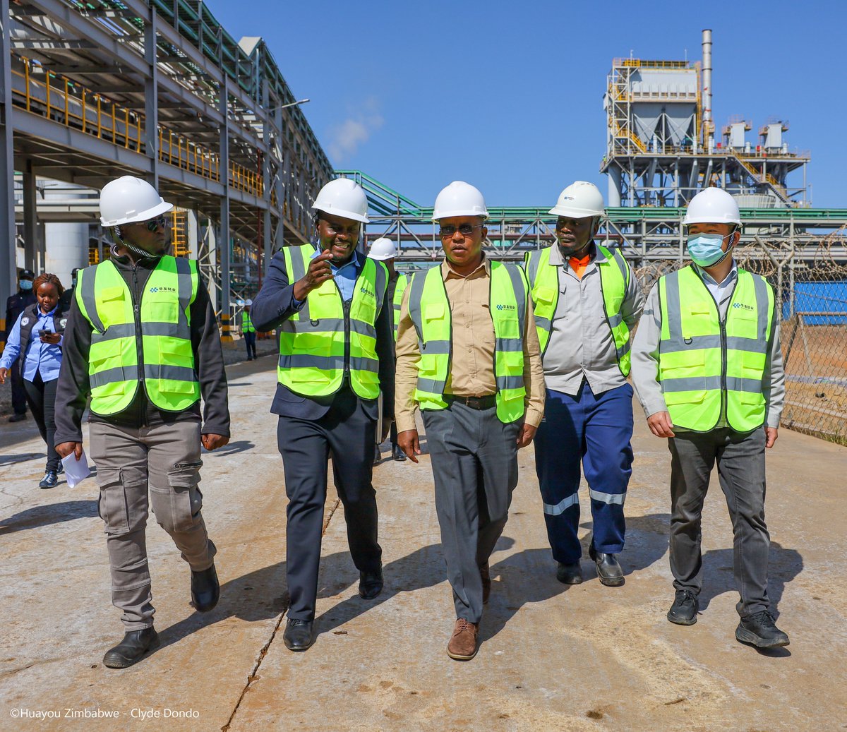 LithiumPlz's tweet photo. Huayou Zimbabwe welcomed Hon. Min. Dr. Eng. P. Kambamura and senior government officials to its operations. The Minister commended the company's investment as Africa's first lithium sulfate plant and its contribution to Zimbabwe's industrialisation and beneficiation agenda. https://t.co/B4JAoIVfyg