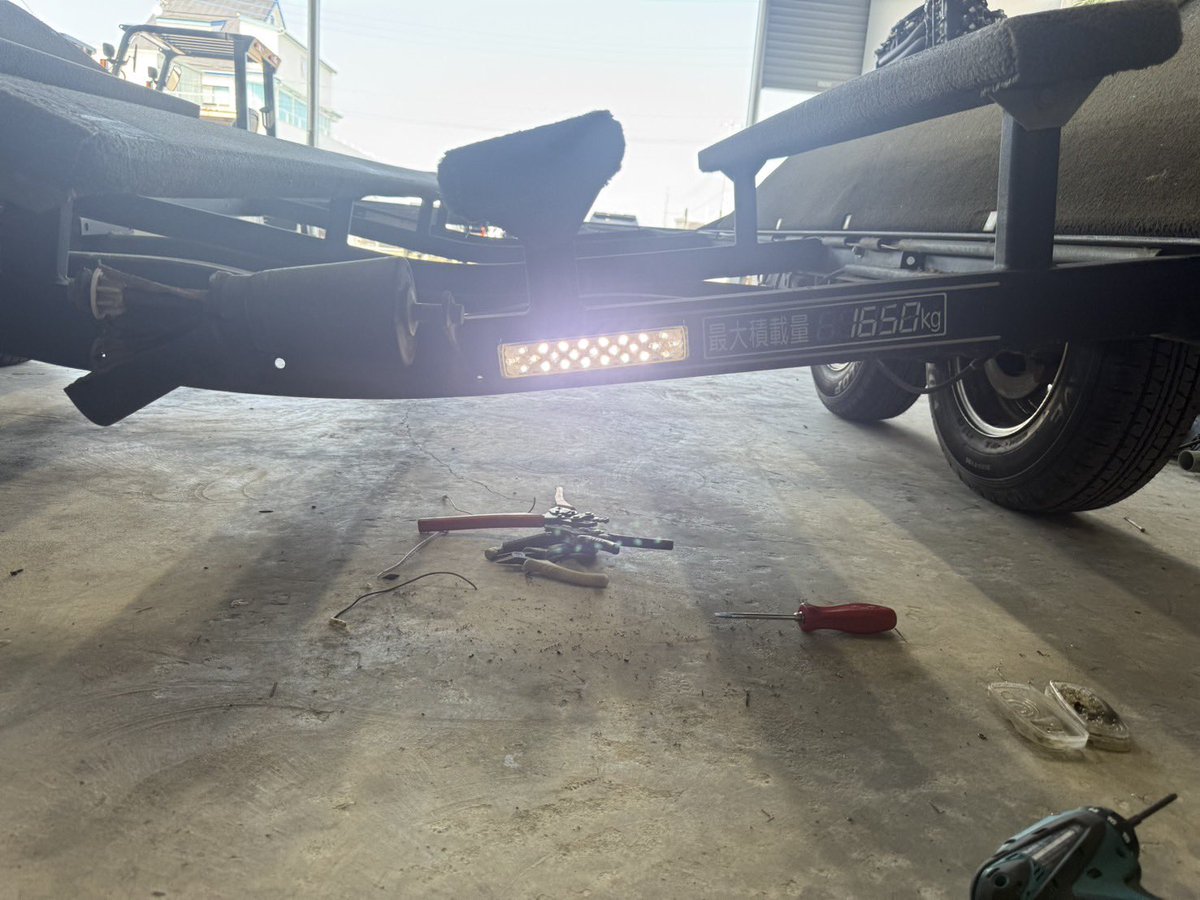 fusionkasumi's tweet photo. 本日はトレーラー車検の依頼を受けて、バックランプ交換🔧

ランチング等で水に付く機会も多い為、灯火類のトラブルは非常に多いですよね！
・
安全のためにもこまめに点検、整備は必須です！
・
トレーラー関係でお困りの方は是非お気軽にご相談下さい♪

#FUSION#FUSION霞ヶ浦 https://t.co/L6tF47pVGw