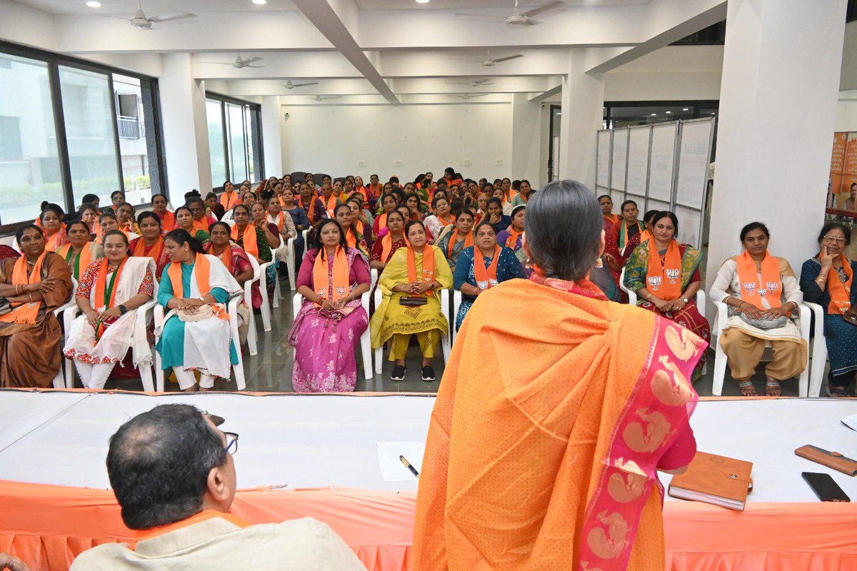 BhanubenMLA's tweet photo. આ સુંદર આયોજન બદલ ભારતીય જનતા પાર્ટી રાજકોટ મહાનગર મહિલા મોરચાની સમગ્ર ટીમને અભિનંદન તથા તમામ વિજેતાઓ અને સહભાગી બહેનોને હાર્દિક શુભેચ્છાઓ. https://t.co/Ie69Tw4PkD