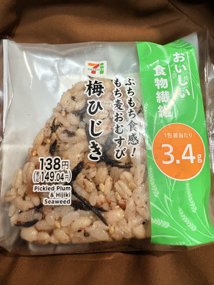 TenQ109T's tweet photo. 水買うついでにおやつ

隕石が降って来そうで警戒なう
(´Д` ) https://t.co/1J0nEBtmN1