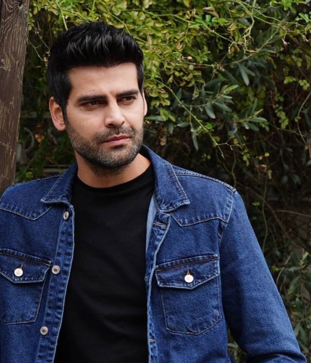 ayselakbal61's tweet photo. @nergisalanmelek Günaydın arkadaşlar. 
#ErkanMeriç https://t.co/OyZvjnD1zB