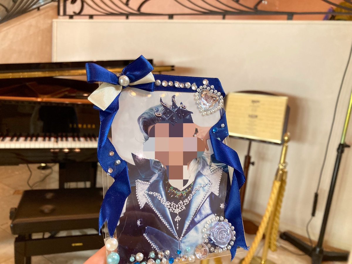 mio31100's tweet photo. 月組『RYOFU/水晶宮殿』my楽でした🔥
今になって血みどろの婚礼衣装の時にちなつさんの歌から復讐心、悲しみ、絶望感等負の感情が伝わってきた😭
今迄はオーラに圧倒されてた
ちなつさんはいつも格好良くて素敵で素晴らしい✨
NINEのフライヤーもいただいたよ🙌 https://t.co/ho0NxWxWf5