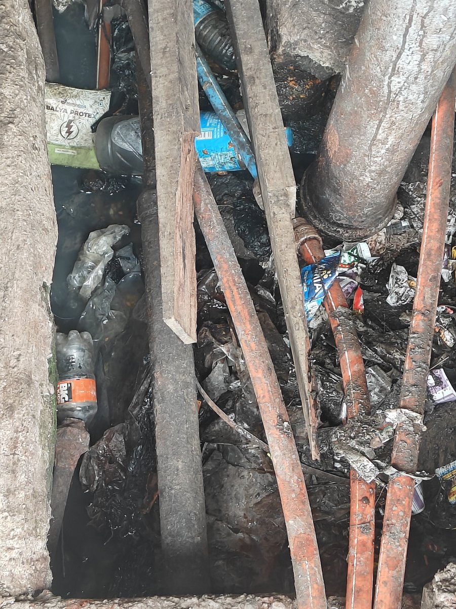 mcmunion1980's tweet photo. Bandra East bharat nagar ward no 92 plot no 1, mamta jewellers Gali overflow cutter pechle 5 dino se bhara pada hai kya ye bmc ka kam nahin hai saf safai karwana please 
Yakub Sayyad 
9920699567
#BMCEnBelice https://t.co/CxFl5IY9XZ