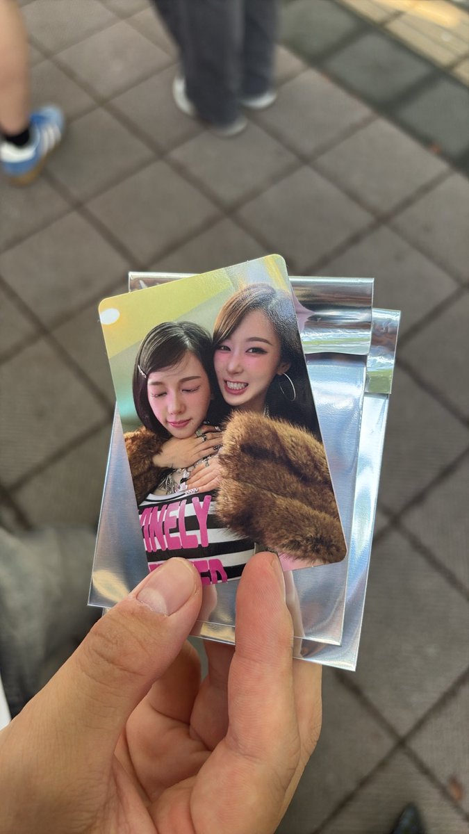 win_ter_lv's tweet photo. @nn7700aespa FF外から失礼します🙇‍♀️
右のウィンターニンニンのトレカと交換可能でしょうか💦 https://t.co/XbMy8NqsIi