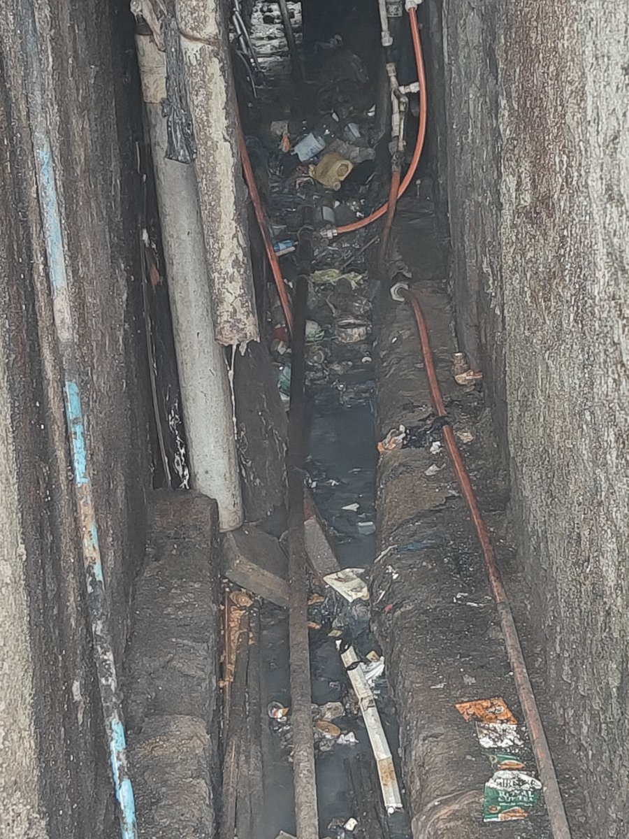 mcmunion1980's tweet photo. Bandra East bharat nagar ward no 92 plot no 1, mamta jewellers Gali overflow cutter pechle 5 dino se bhara pada hai kya ye bmc ka kam nahin hai saf safai karwana please 
Yakub Sayyad 
9920699567 https://t.co/CE8u4eej6p