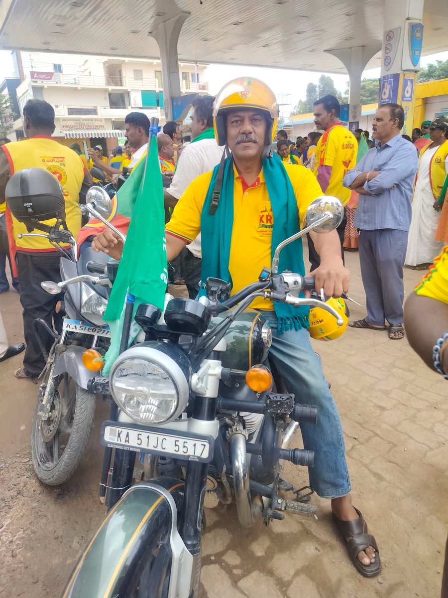 krs_party's tweet photo. ಸರ್ಜಾಪುರ ಬಲವಂತದ ಭೂಸ್ವಾಧೀನ ವಿರೋಧಿಸಿ ಮತ್ತು ರೈತರು ಹಾಗೂ ಮಹಿಳೆಯರ ಮೇಲೆ ಪೊಲೀಸ್ ದೌರ್ಜನ್ಯ ಖಂಡಿಸಿ ಕರ್ನಾಟಕ ರಾಷ್ಟ್ರ ಸಮಿತಿ ಪಕ್ಷದಿಂದ ಗೌರವಾಧ್ಯಕ್ಷರಾದ ಶ್ರೀ ರವಿ ಕೃಷ್ಣಾರೆಡ್ಡಿ ರವರ ನೇತೃತ್ವದಲ್ಲಿ ಬೃಹತ್ ಪ್ರತಿಭಟನೆ ಹಾಗೂ ಬೈಕ್ ಜಾಥಾ.

18.07.2026 https://t.co/NMjnPZxL4F