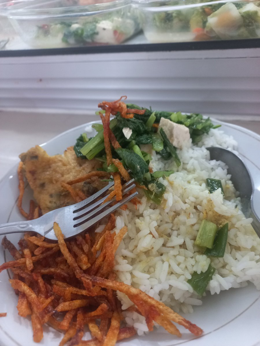 yoga_dn11's tweet photo. kembali ke warteg🤤 https://t.co/8EHhV3PNAM