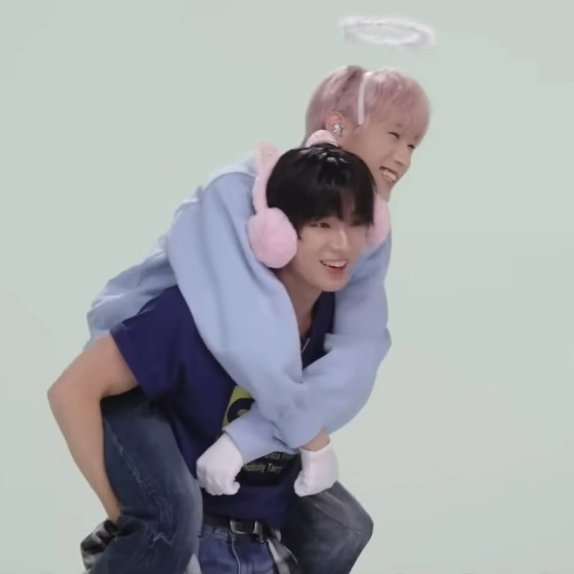 vobosoul's tweet photo. stewoo carrying daisuke THAT’S THEIR BABY ☹️🩵 https://t.co/ca0w6ktyad