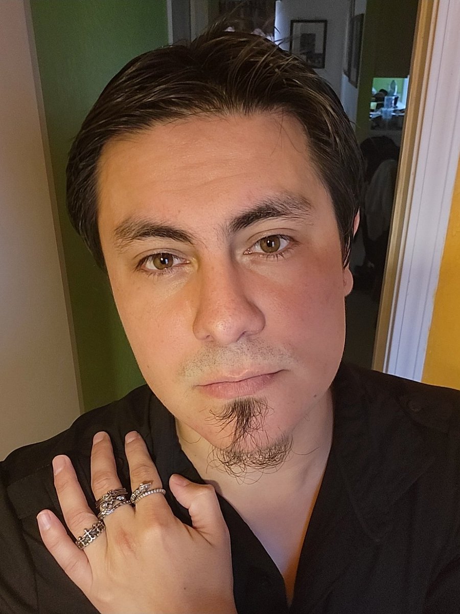 sriver04's tweet photo. Never thought I'd be someone who wears rings...until I realized I can get ones about the things I like lol 

Organization 13/Nobody symbol, a facehugger, and a T-Rex skull and spine is what I got so far. 

And I want MORE 😆 (I posed and put em in one hand to show the rings lol) https://t.co/NKjANf3eYP
