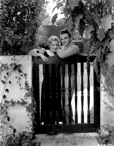 ClassicMovieHub's tweet photo. love this photo :)
James Cagney was married to wife Frances ('Billie') for 64 years, from 1922 until his passing in 1986. #CelebrityMarriages https://t.co/8I6UijXdnD