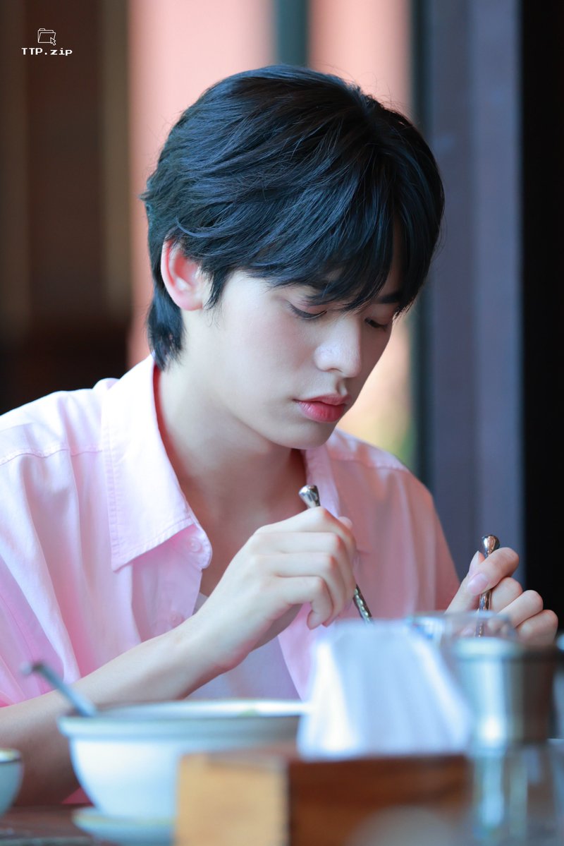 TTP_zip's tweet photo. 𖤐ˊ˗ 260718 

กินข้าวก็สวย.. 

#PorSuppakarn 
SEA YOU TRIP X TTP DAY2 
#SkinEditorSeaYouTripXTTPDay2 https://t.co/N1o8Lo7VCv