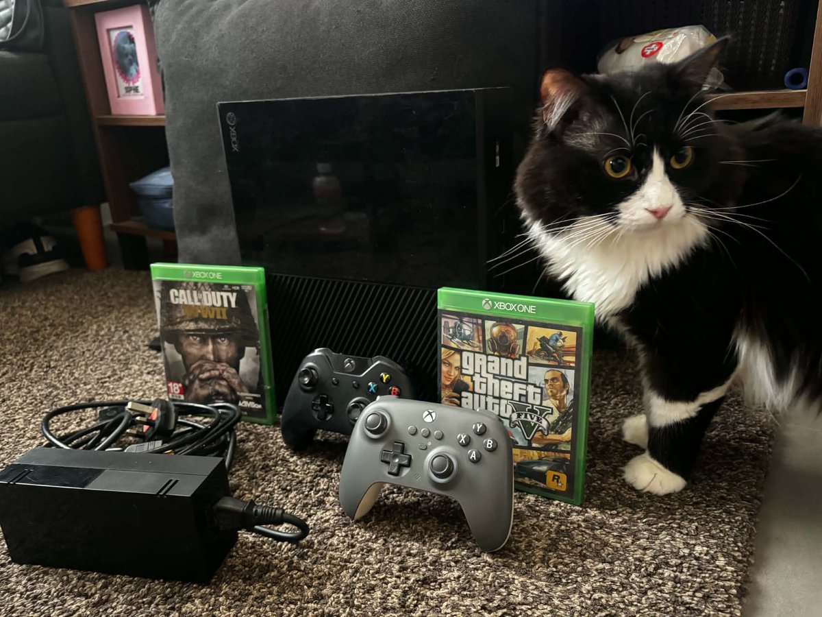 aemixu_'s tweet photo. ★ XBOX ONE CONSOLE ★

Includes:
-2 WIRELESS CONTROLLER
-POWER SUPPLY
-HDMI CORD

★ 2 GAMES ★
 
-CALL OF DUTY
-GRAND THEFT AUTO 5

‼️ XBOX ONE COMPLETE BUNDLE ‼️ https://t.co/5zlrpvViCm