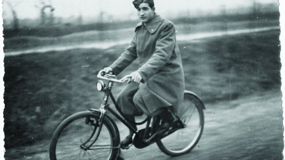 mariobianchi18's tweet photo. Il #18luglio 1914 nasceva #GinoBartali. A parte 3 Giri d'Italia 2 Tour, 4 Sanremo e 3 Lombardia, con #Coppi diede vita al più acceso dualismo sportivo. Lui grintoso e devoto, salvò molti ebrei, Fausto il campionissimo laico e peccatore. Erano finti nemici, in realtà si stimavano. https://t.co/KVW3aAmeai