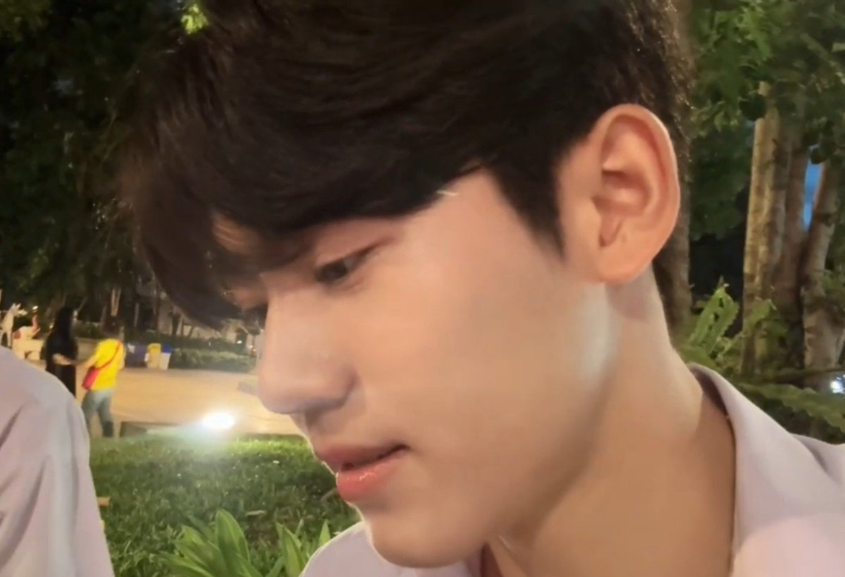 mfridxy's tweet photo. เจอกันครั้งแรกผมไม่ชอบหน้าม่อนคับ มันหล่อเกิน (เข้าใจน้องเก้ดทั้งหมด) https://t.co/C2KKYmrB5I